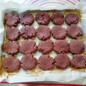 放入170度预热好的烤箱中，烤制20分钟即可。