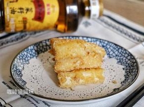 金灿灿的外衣内包裹着浓郁的牛奶，趁热吃