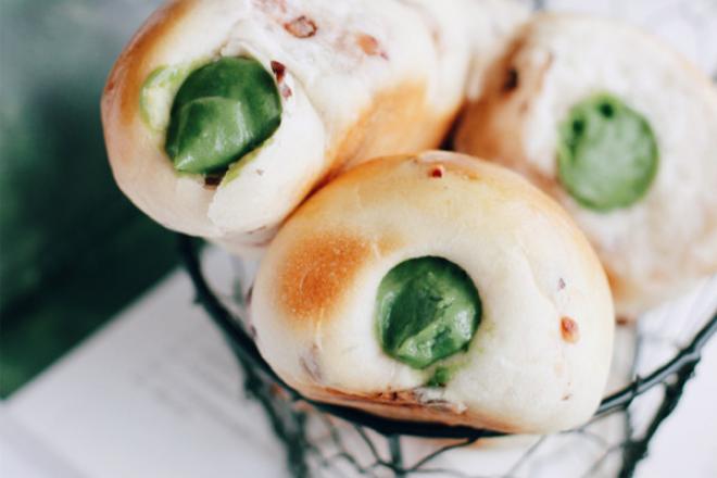 抹茶溏心蜜豆面包