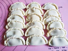 包好所有的饺子。