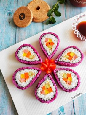 成品图。圣女果刻米字花刀做花心即可。