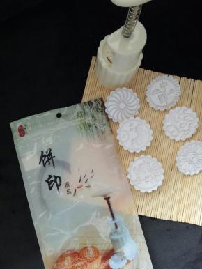 我用的如意坊的月饼模具