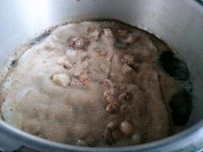 煮开，煮出些脏东西，看，是不是很脏