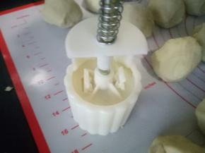 轻轻地压一下，压下去的时候停留3秒