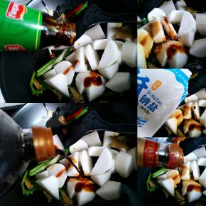 再加入适量的各种调味料