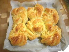 打开烤箱门，浓浓的奶香，椰蓉香，满屋飘香，取出晾一会冷却即可食用。（实际上迫不及待的先吃了一口，太香了）