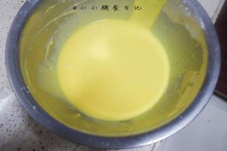 拌成这样没疙瘩的面糊备用