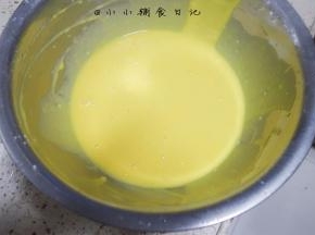 拌成这样没疙瘩的面糊备用
