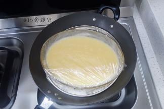 锅里水烧开放入盘子，中火蒸15分钟左右