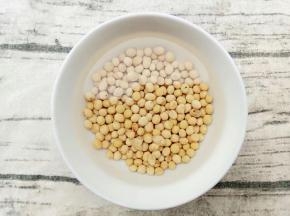 黄豆泡水