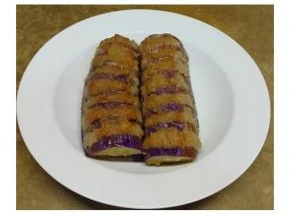 酿茄子煎好捞出放入盘子里