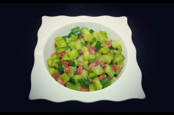 腊肠青瓜炒尖椒粒