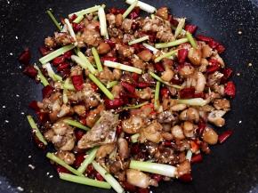 翻炒均匀后即可出锅