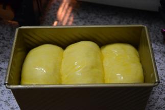 发至八分满的时候刷上蛋液