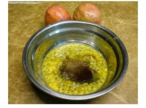 百香果2个取汁加入酱油、糖、少许水拌匀备用