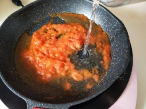 加入半小碗纯净水，烧开。