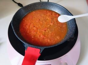 再加入盐。（盐的量根据个人口味放）