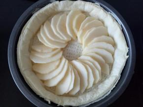 均匀的码放在酥皮上