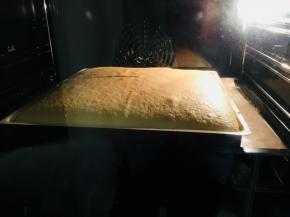 烤箱160度烤制20至25分钟。具体温度根据自己烤箱调节。