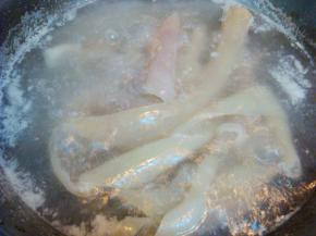 开锅后煮两三分钟捞出。