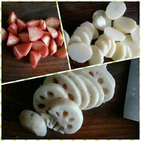 这时候准备菜，胡萝卜切成滚刀块，土豆和莲菜切稍厚片