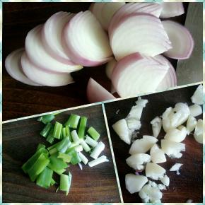洋葱切块，小葱切段，蒜拍散