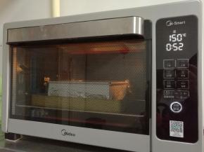 放入预热好的烤箱，上下火150度烘烤55分钟。（烤箱温度和时间根据自己烤箱适当调整）