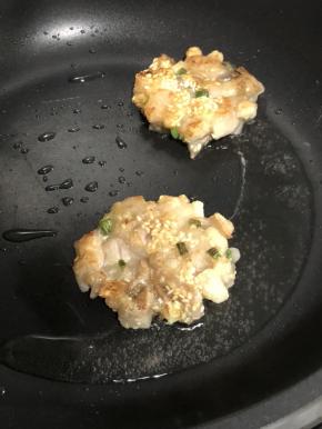 煎至金黄色起锅