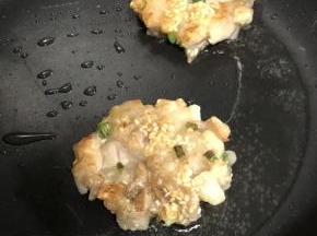 煎至金黄色起锅