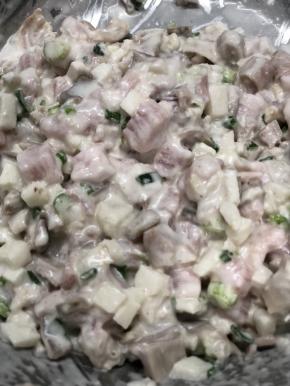 在上述丁中加入盐、胡椒粉、玉米淀粉拌匀