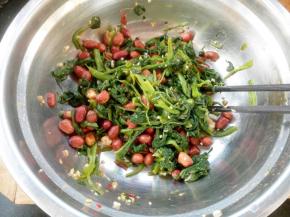 调料根据自己口味添加就好。可以加适量白糖，加一些熟芝麻，口味更好，我没加，是因为家里没有芝麻了，忘记买了