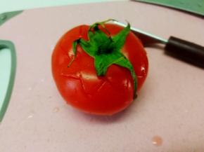 用花刀刻出花形