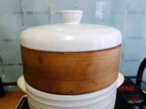 放在蒸笼里 大火煮开后转小火蒸熟即可