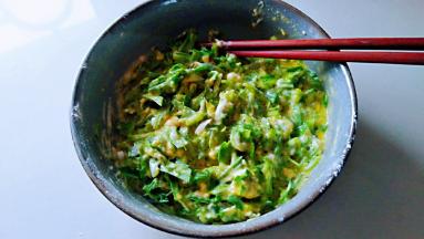 搅拌至无干粉状态。