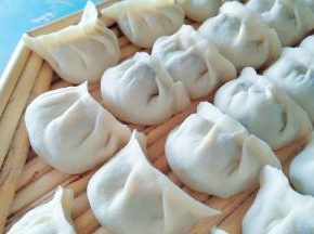 准备饺子，什么馅的都可以。