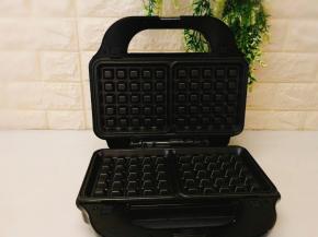 加热好上下刷上一层油