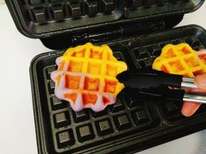 用夹子夹出