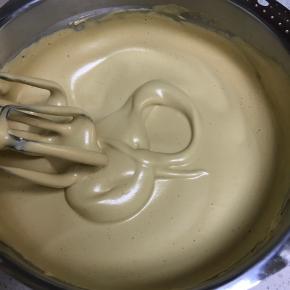 打发至纹路明显，且不易消失的状态。