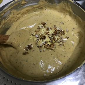 加入烤熟的核桃仁。