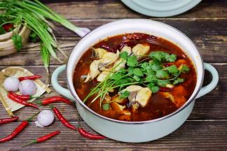 最后放上洗净沥干水分的香菜。