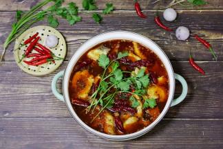 这道美味的香辣水煮鱼就制作好了。