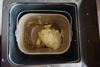 选择和面3分钟，加入切成小块的黄油