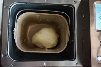 继续和面17分钟，待面团发酵2倍大