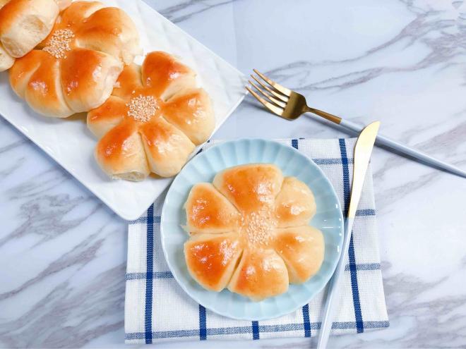 中种花朵豆沙面包