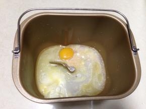 除面粉外的原料入面包机桶