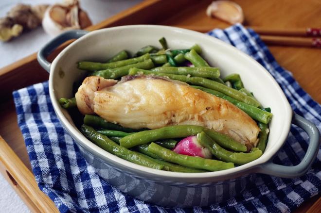 豆角焖鱼