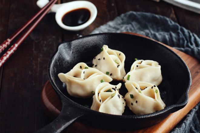 鲜嫩多汁的花式煎饺