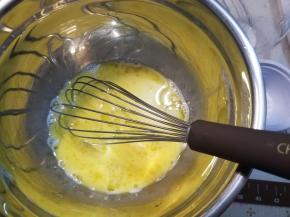 蜂蜜、橄榄油依次倒入，搅拌均匀。