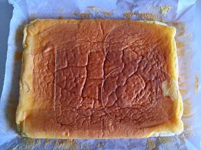 将法焙客数字蛋糕模具放在蛋糕上