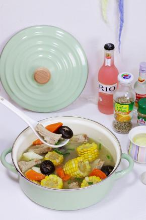 我们全家人最爱的一道汤，煮完十五分钟吃的锅都见底了！